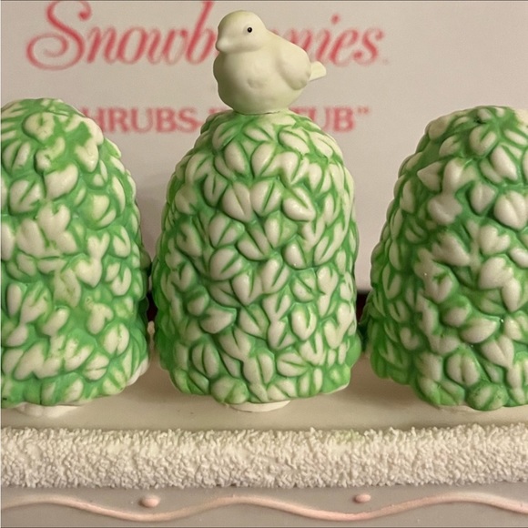 798. NIB DEPARTMENT 56 SNOWBUNNIES SHRUBS IN A TUB - Picture 3 of 5